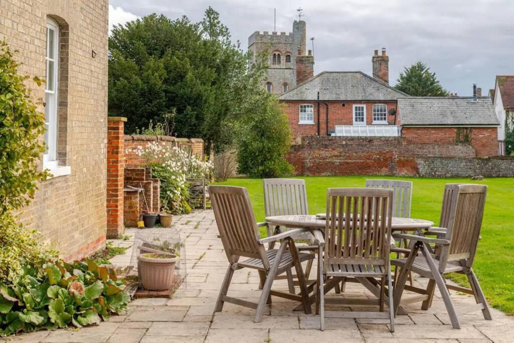 Cozy One-Bedroom Cottage In Great Tey Bagian luar foto